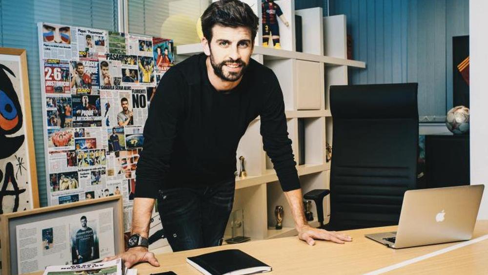 بيكيه: "أفكر في شراء فريق لكرة القدم"