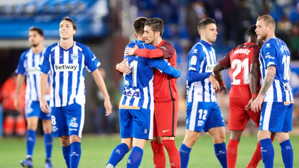 ديبورتيفو ألافيس يتعادل مع إشبيلية ويسدي خدمة كبيرة لبرشلونة