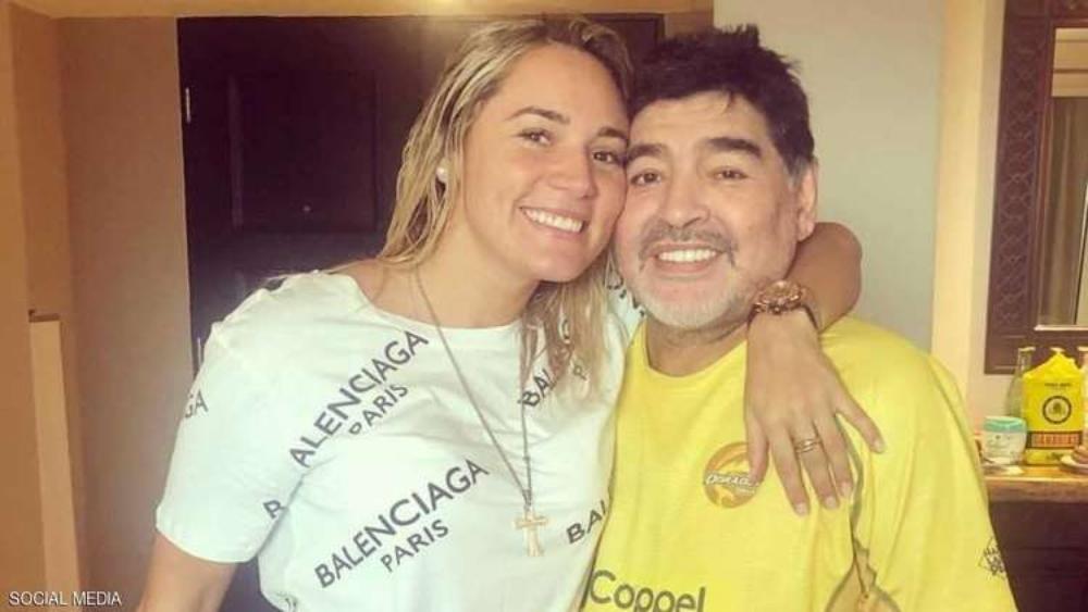 صديقة مارادونا تطرده من منزله!