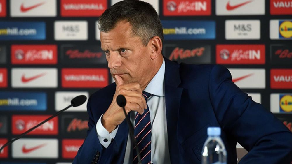 الرئيس التنفيذي للاتحاد الإنجليزي يترك منصبه