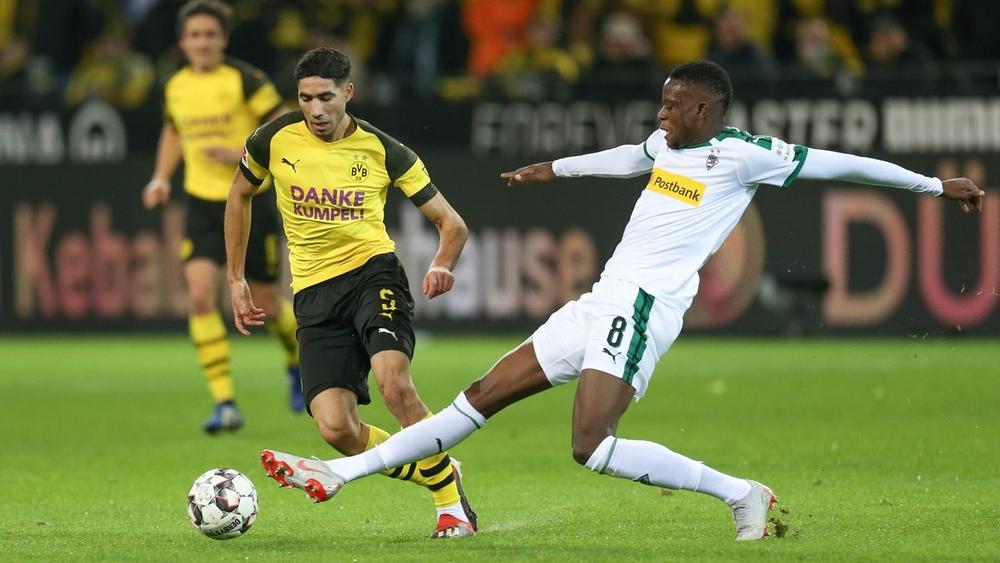 حكيمي يحتفل بلقب الخريف في البوندسليجا