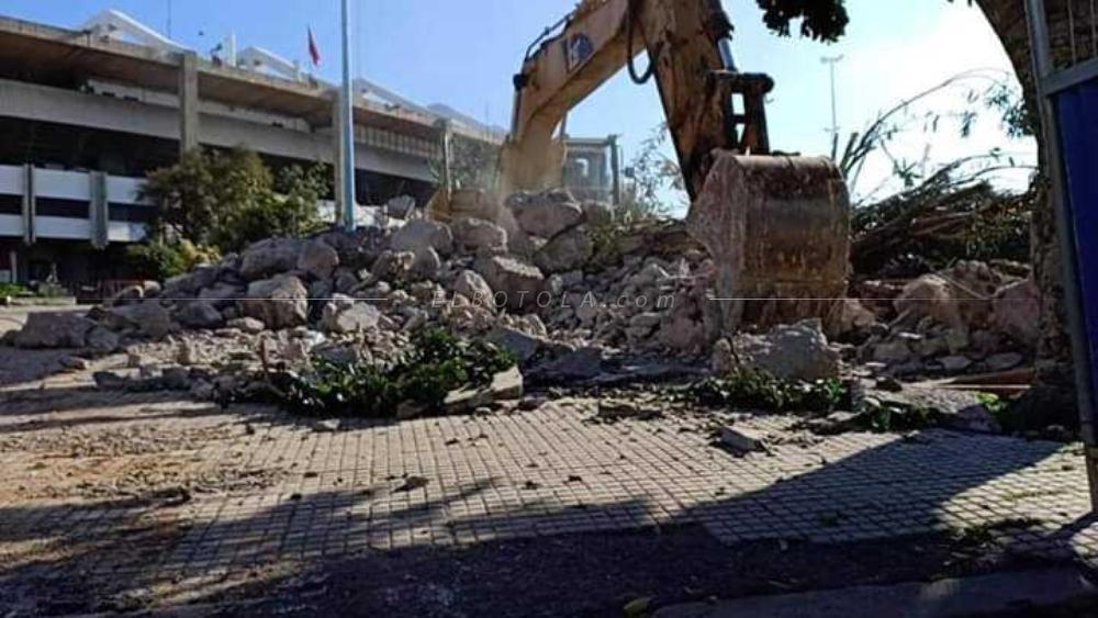 إنطلاق الأشغال في "دونور" وسط تذمر الجماهير البيضاوية