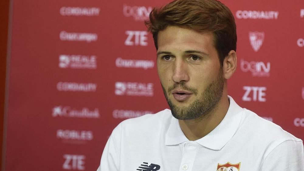 لاعب إشبيلية يعتذر بعد سبه لحكم لقاء ليجانيس