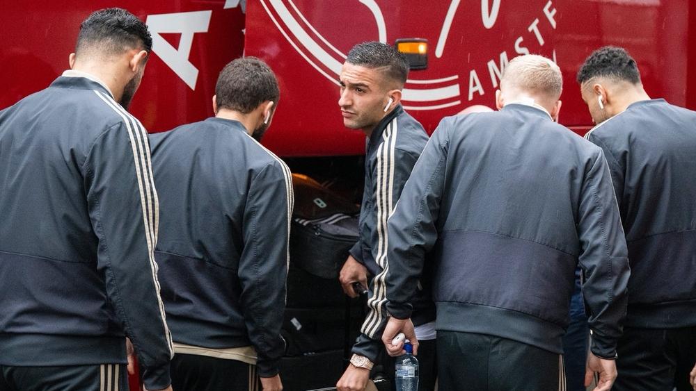 الثَّناء يتقاطر على زياش .. ونجم هولندي سابق: "إنه الزعيم"