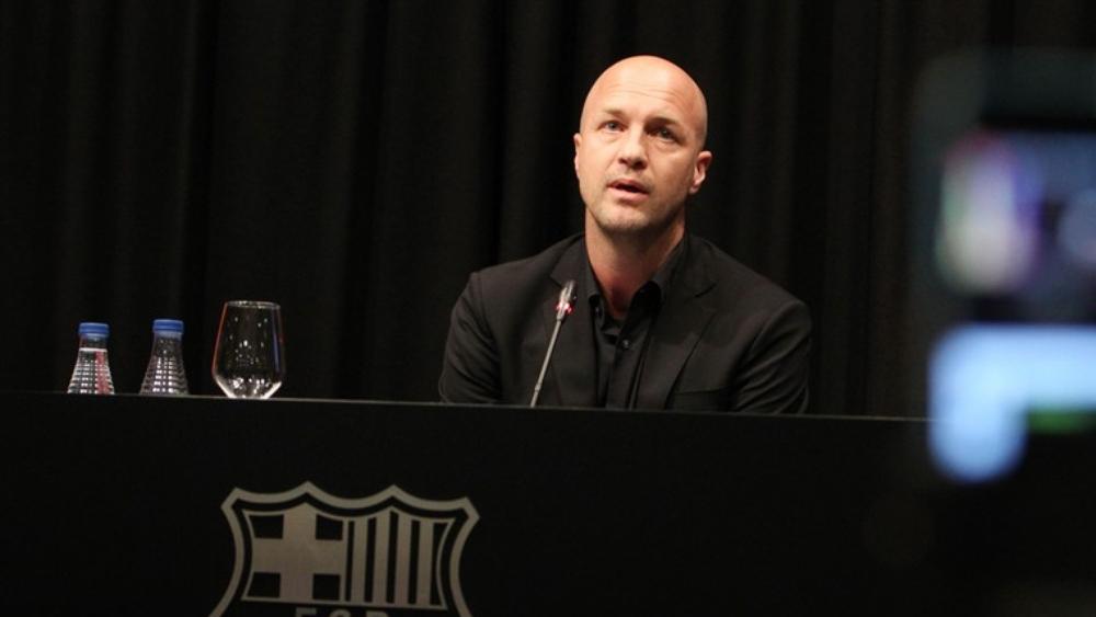 نجل كرويف يُحذِّر برشلونة من رحيل ميسي