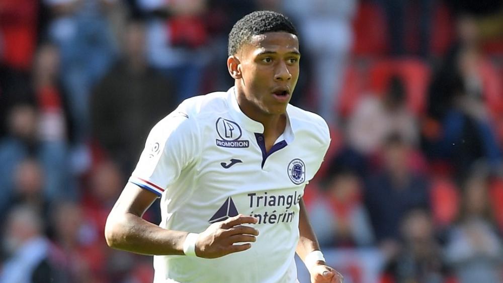 برشلونة يقترب من الفوز على يوفنتوس وخطف لاعب تولوز