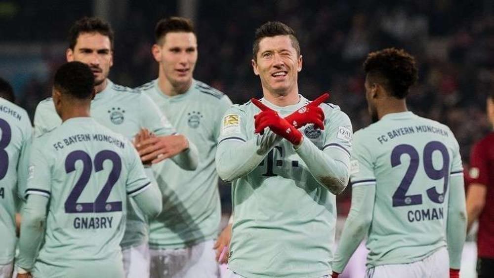 ليفاندوفسكي يُفند شائعات رحيله عن البايرن