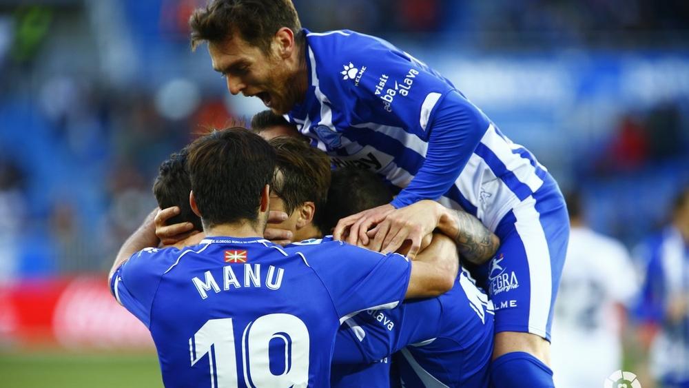 ألافيس يسقط فالنسيا بثنائية ويصعد للمركز الرابع