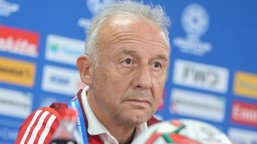 زاكيروني يعتذر عن أداء الإمارات في افتتاح كأس آسيا