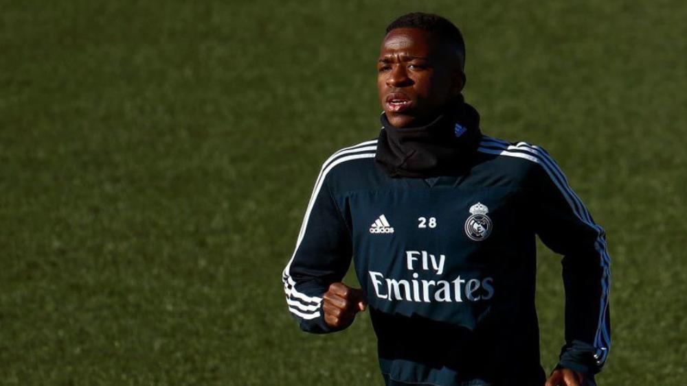 فينيسيوس مُرشَّح لمضاعفة متاعب سولاري قبل منازلة بيتيس