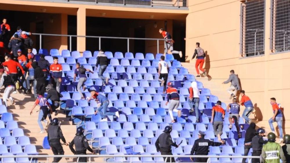 مُتَتبِعون يَضعُون الجامِعة فِي "قَفَص الاتِّهام" و يُحملونَها مَسؤُوليَة "أعمَال الشغَبْ"