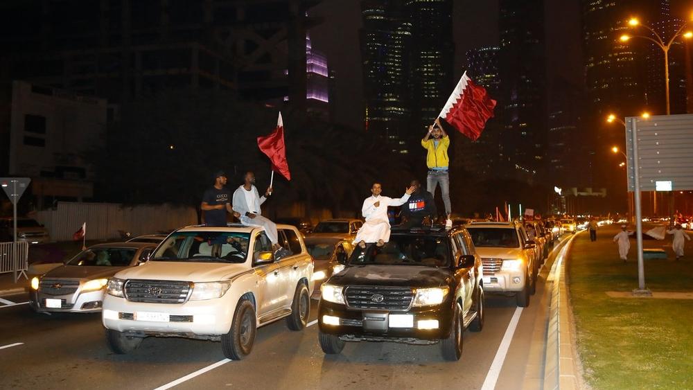 احتفالات صاخبة في قطر بعد الفوز "التاريخي" على الإمارات