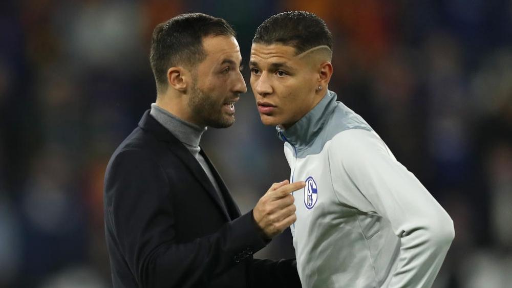 مدرب شالكه04: تحدثنا كثيراً إلى حاريت .. الأمر مُرتبط به الآن