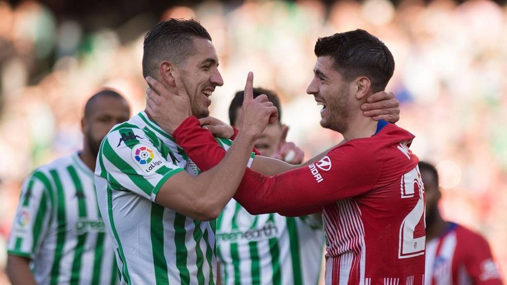 فضال يُثير الجدل في إسبانيا.. ويردُّ بـ"السخرية" بعد لقطته مع موراتا