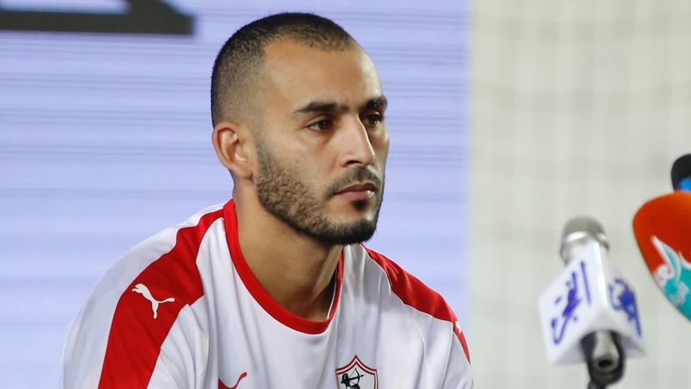 بوطيب يَفْقِدُ هدوءه ويَنْفَجرُ غضباً داخل الزَّمالك المصري