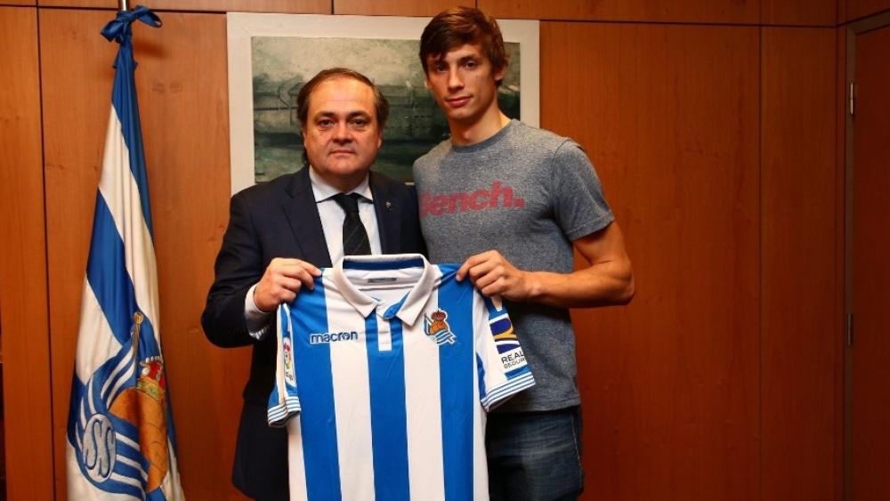 ريال سوسييداد يجدد عقود نجميه حتى 2022