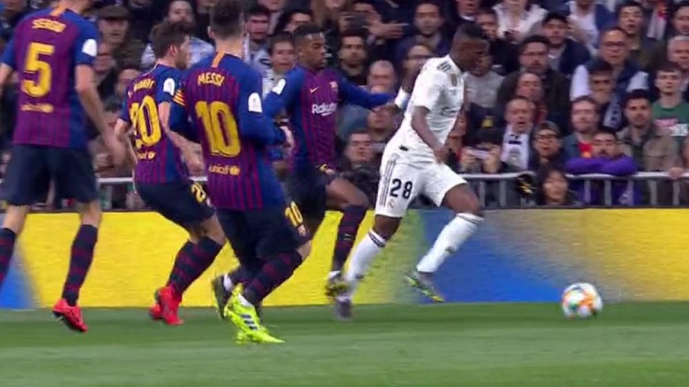 'ماركا' و'آس': ضربتي جزاء لريال مدريد وتسلل ديمبيلي في الهدف الثاني