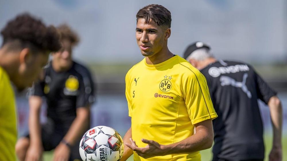 حكيمي: "مُعجبٌ بِشدّة بهذا اللاعب .. وسعيد بموسمي الحالي"