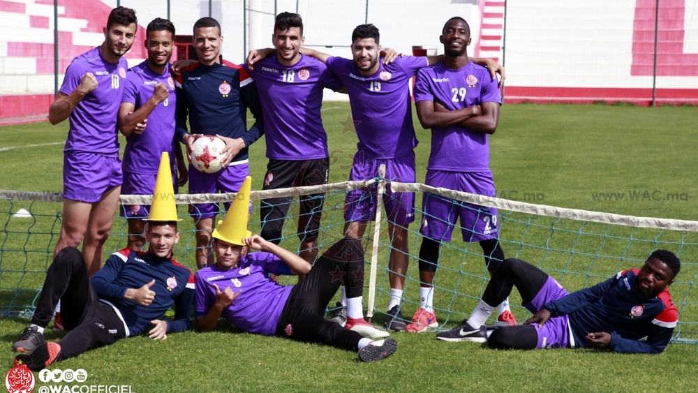 فريق الوداد يتدرب في "حديقة الفندق" استعدادا لمواجهة أسيك ميموزا الإيفواري