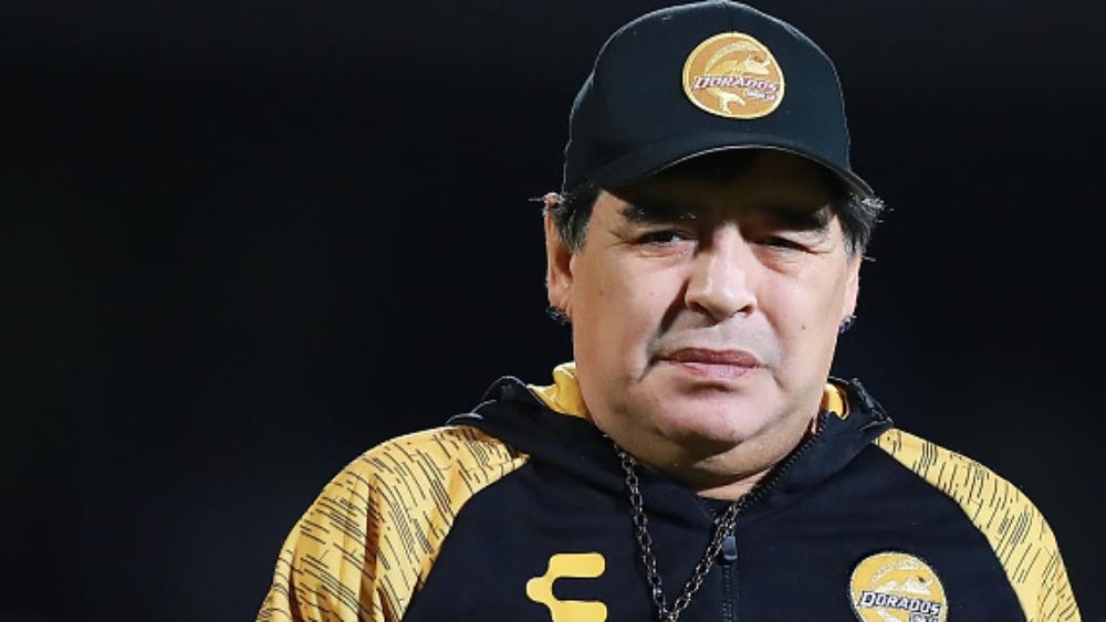 مارادونا: في الأرجنتين نفخر بميسي، أما كريستيانو فهو حيوان