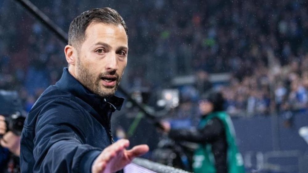 رسمياً | شالكه ينفصل عن مدربه بعد سباعية مانشستر سيتي