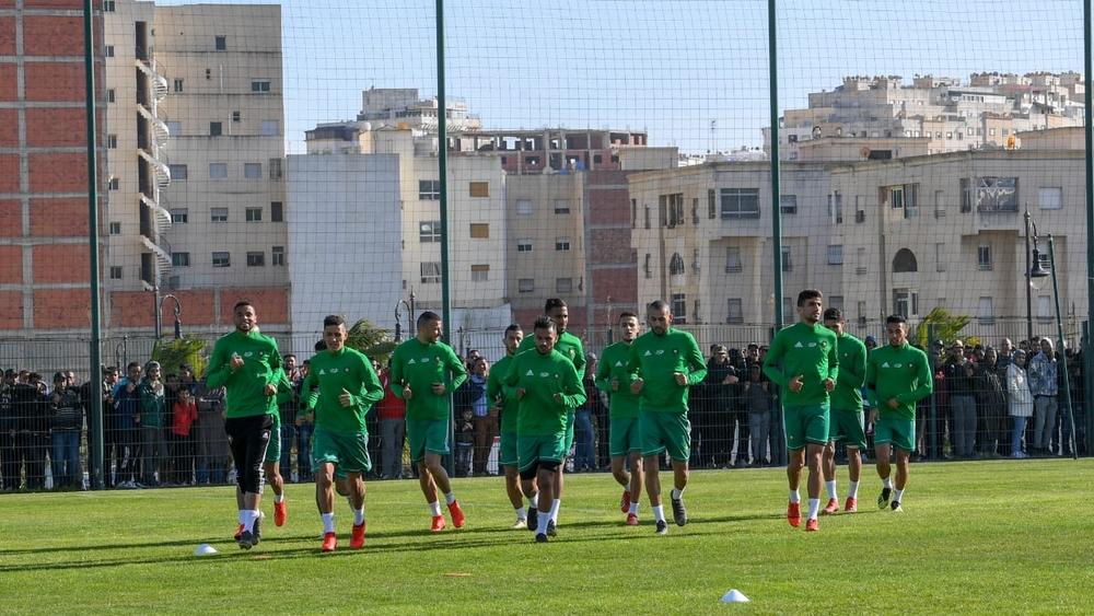 الجماهير الطنجاوية تتابع تداريب الأسود استعدادا لمواجهة الأرجنتين