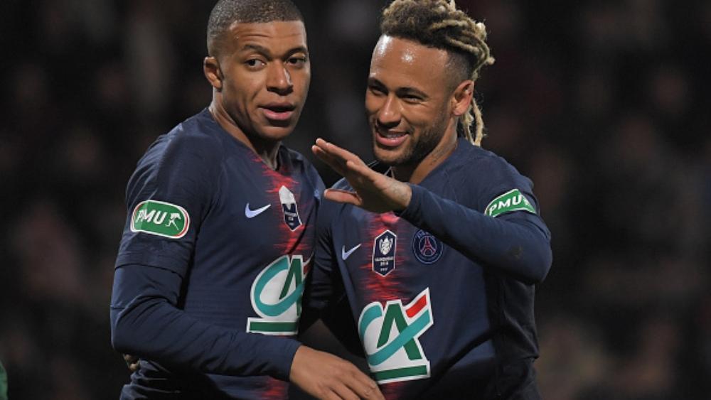 تعرف على التشكيلة الأغلى عبر تاريخ كرة القدم