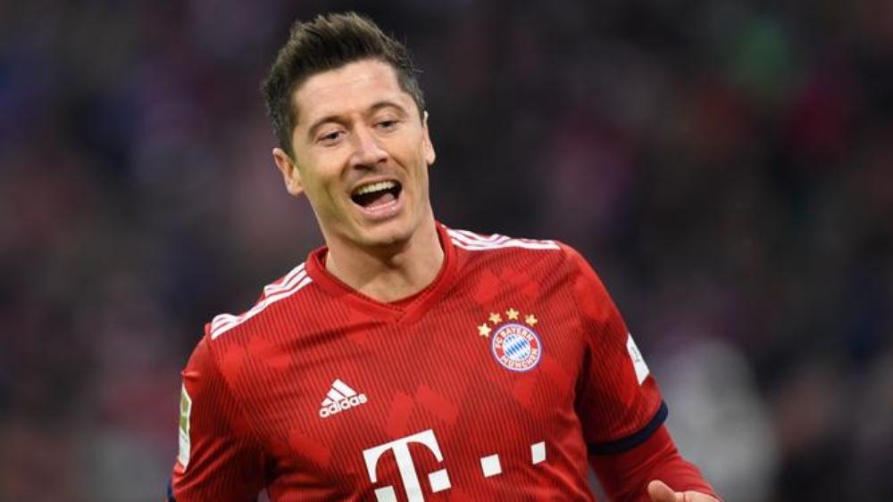 ليفاندوفسكي: زوجتي ليست سبب بقائي مع البايرن