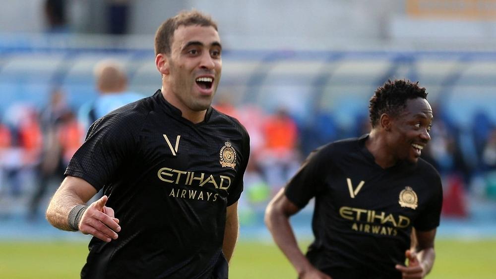 بعد المطالبة بإيقافه، حمد الله يتحول إلى "قدوة" وتم تشبيهه بـ"عود البخور"