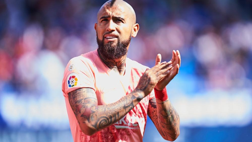 فيدال: برشلونة تعثر بسبب مانشستر يونايتد