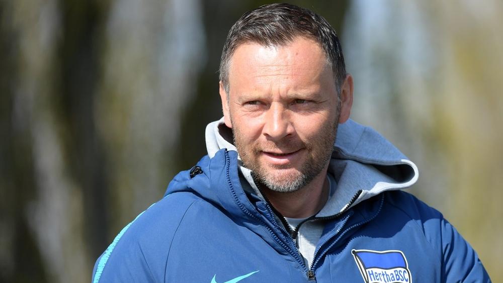 مدرب هيرتا برلين يعلن رحيله مع نهاية الموسم