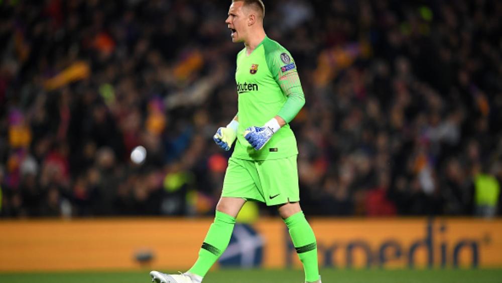 شاهد | كيف منع دي خيا حارس برشلونة من الاحتفال؟