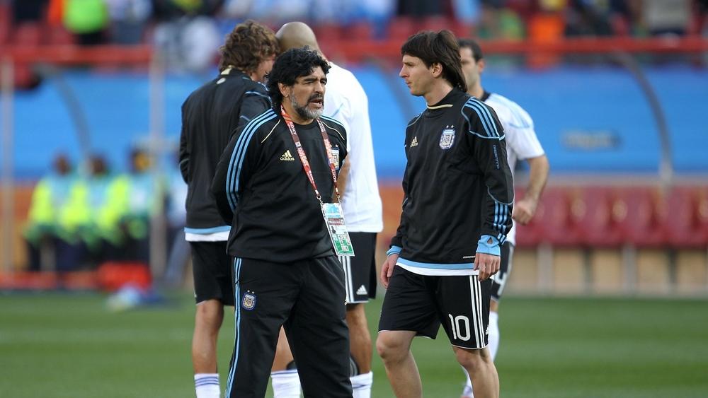 حين قام مارادونا بتلقين ميسي "سر" التفوق في الضربات الحرة!