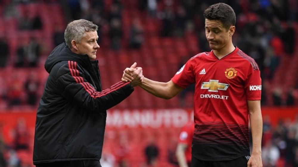 رسميًا | مان يونايتد يعلن إنهاء ارتباطه بأندير هيريرا