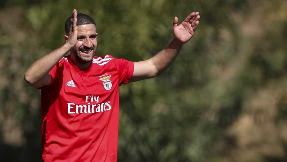 تاعرابت يُقدِّم "تنازلات" مُقابل تمديد عقده مع بنفيكا