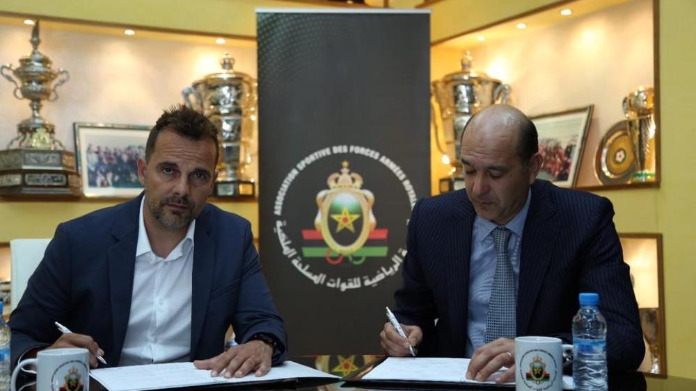 صحيفة "عربية" تُفجِّر مفاجأة بشأن مستقبل كارلوس ألوس