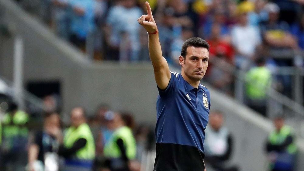 بعد تأهل الأرجنتين.. المدرب سكالوني يشيد بالمنتخب القطري