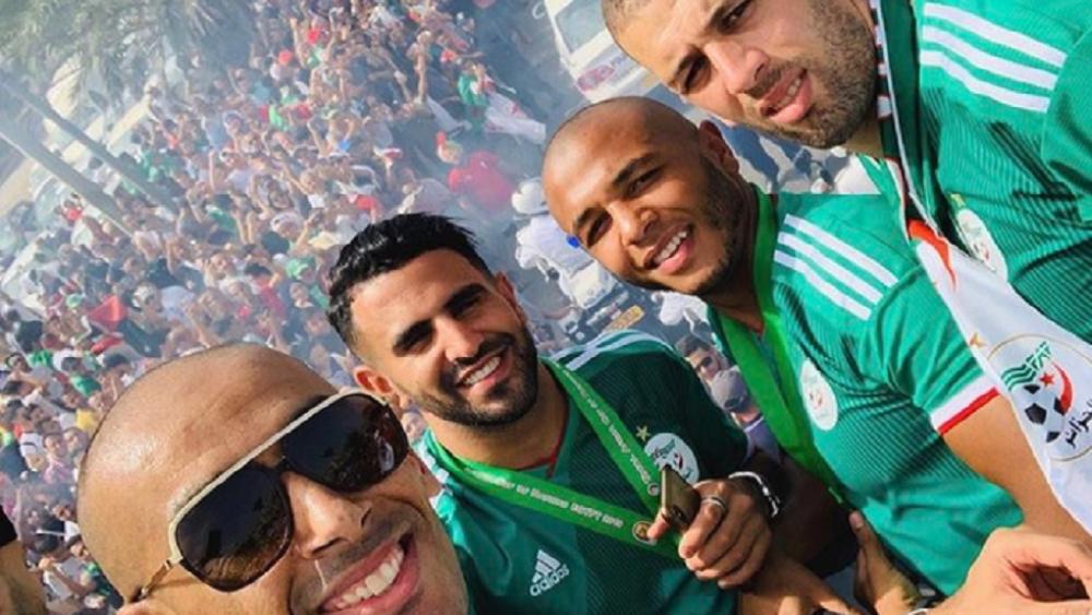 استقبال "تاريخي" لمحاربي الصحراء في الجزائر بعد التتويج