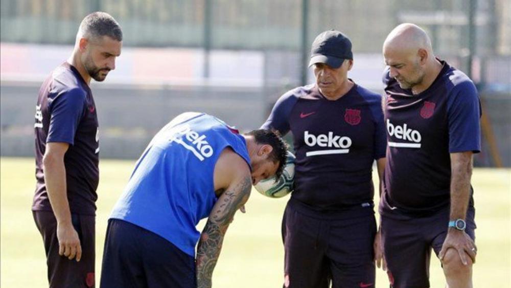ليونيل ميسي يصاب في أول حصة تدريبية ويغيب عن برشلونة في جولته بالولايات المتحدة الأمريكية