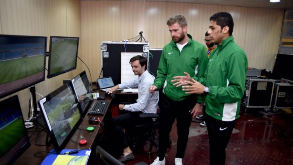 الغموض يلف ملف تكوين حكام البطولة الاحترافية في تقنية "الفار"