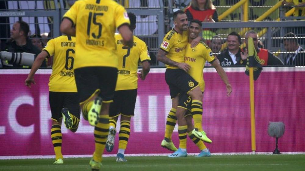 حكيمي يحافظ على رسميته.. ويتألق بتمريرة حاسمة في انتصار دورتموند برباعية