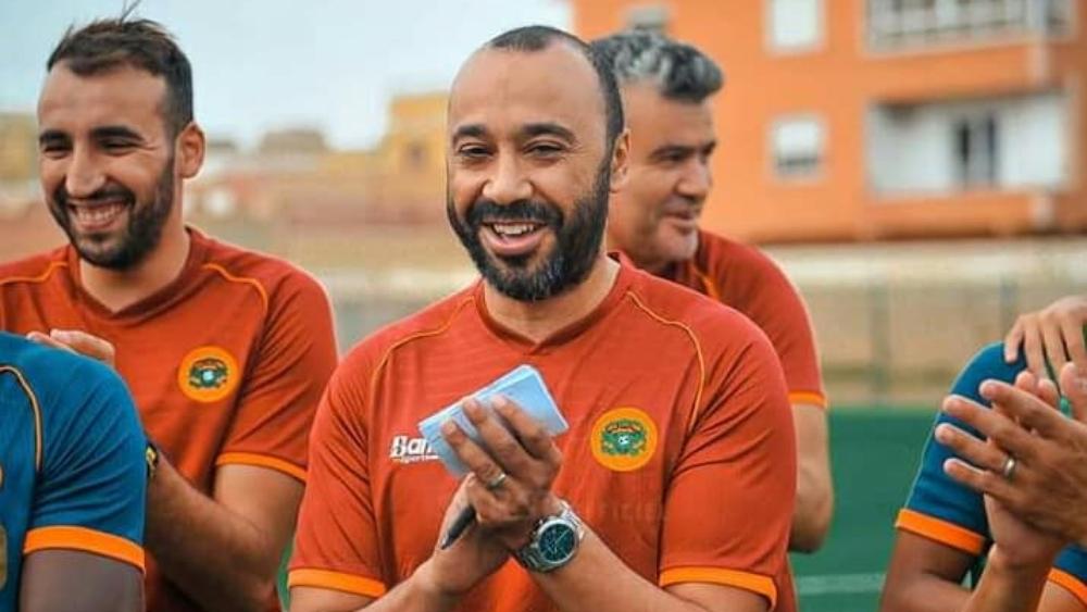 السكتيوي يشرف على أول حصة تدريبية رفقة فريقه الجديد النهضة البركانية