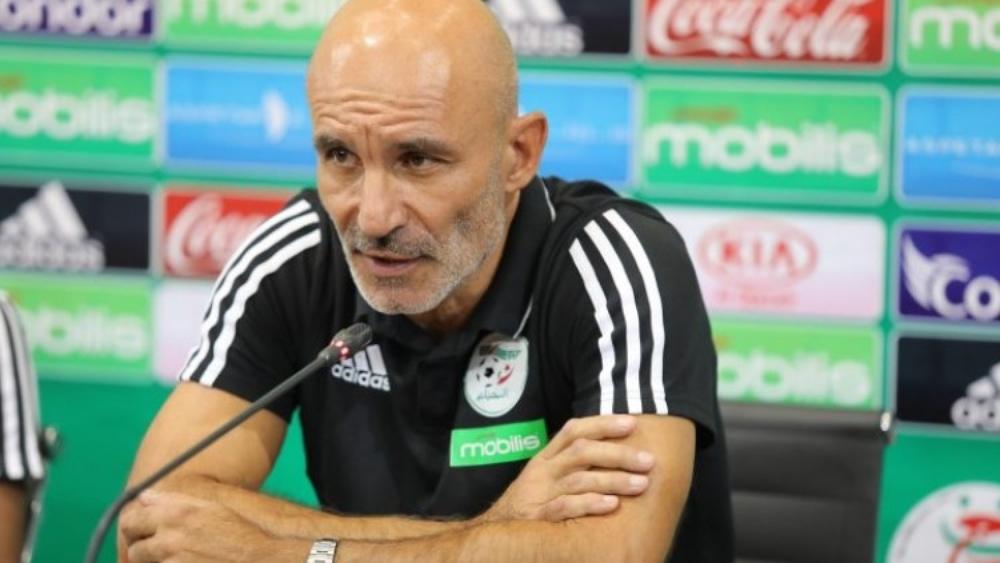 مدرب الجزائر يطرد لاعبا بشكل نهائي و يؤكد أن فريقه سيذهب للمغرب من أجل الفوز