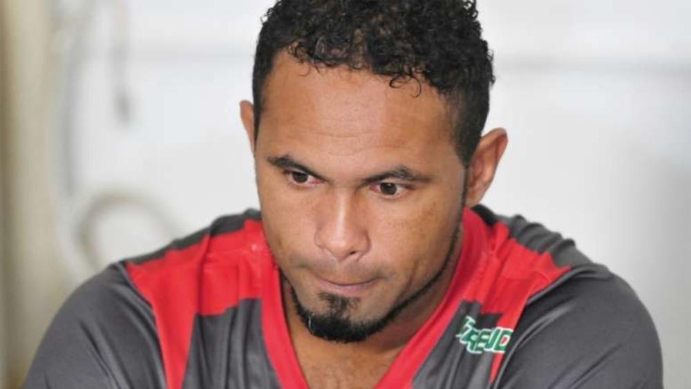 الحارس السابق لفلامنجو يعود للملاعب بعد خروجه من السجن