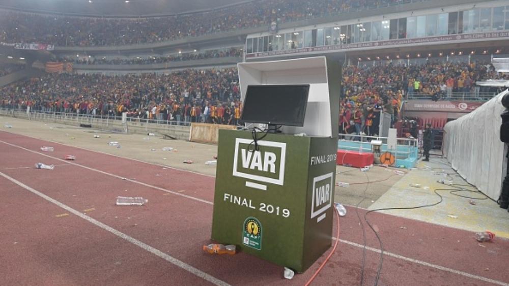 الاتحاد السعودي يرد على ادعاء فصل تقنية الـ"VAR" بسبب شحن هاتف