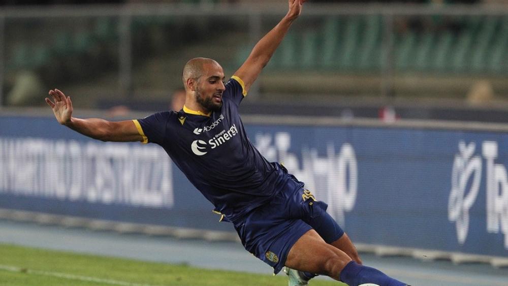 لاتسيو وفيورنتينا يُطاردان المغربي سفيان أمرابط