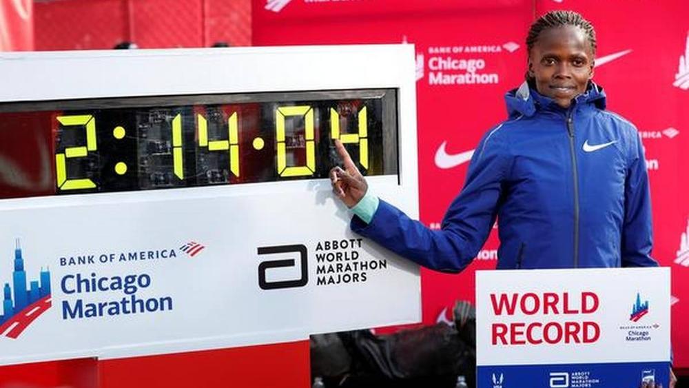 بعد أن ظل صامدا لـ 16 عاما.. الكينية كوسجي تحطم الرقم القياسي للماراثون