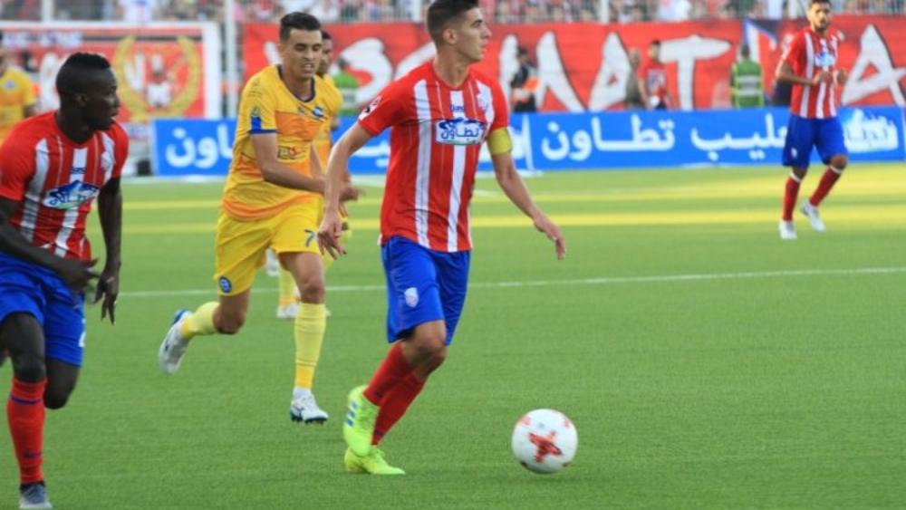 محمد المكعازي يغادر معسكر المنتخب المحلي بسبب الإصابة قبل مواجهة الجزائر