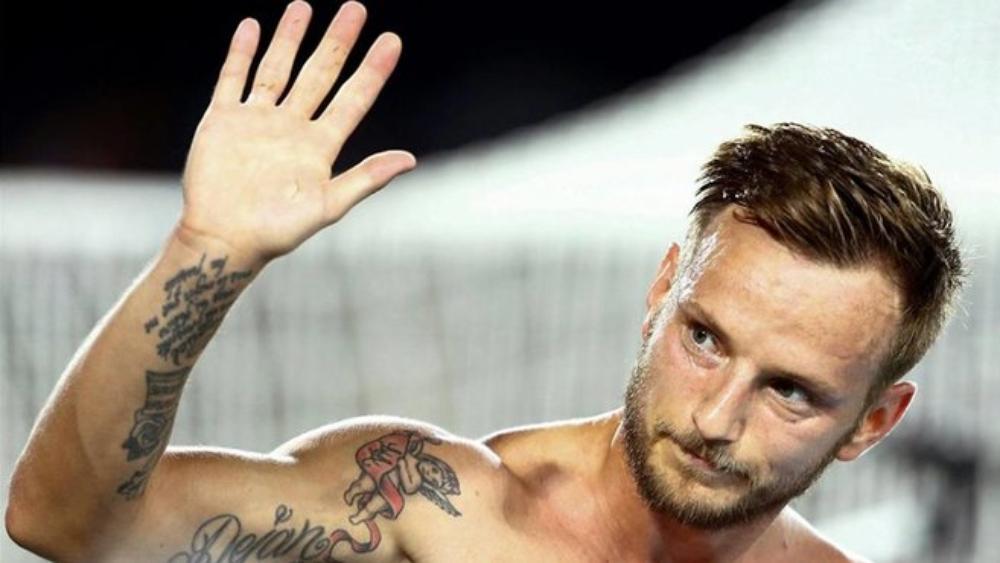 لأسباب عائلية .. راكيتيتش يعتذر لمانشستر يونايتد