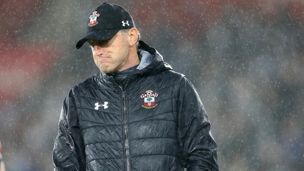 مدرب ساوثهامبتون بعد "الهزيمة المهينة": "أتحمل المسؤولية.. إذا واصلنا بهذا الشكل فسنغادر الدوري الإنجليزي الممتاز"